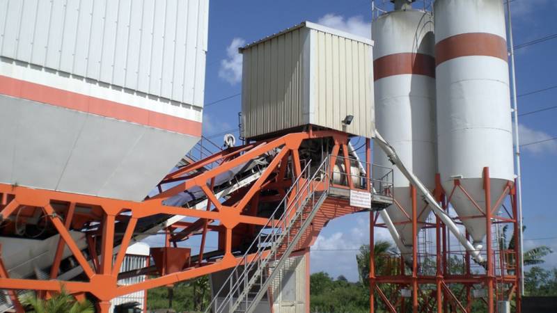 Silos et machines de fabrication de béton