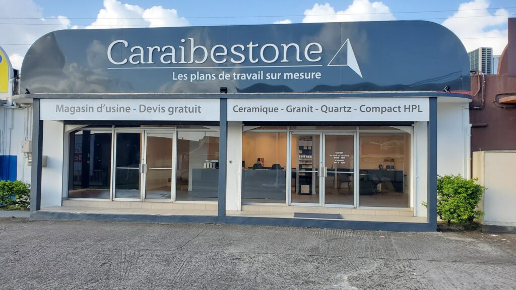 Vue extérieure du magasin Caraibestone